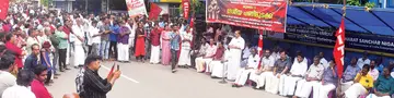 അഖിലേന്ത്യാ പണിമുടക്കിന്റെ ഭാഗമായി സംയുക്ത ട്രേഡ് യൂണിയൻ ആലപ്പുഴയിൽ സംഘടിപ്പിച്ച പ്രകടനവും യോഗവും സിഐടിയു ജനറൽ കൗൺസിൽ അംഗം ആർ നാസർ ഉദ്ഘാടനംചെയ്യുന്നു