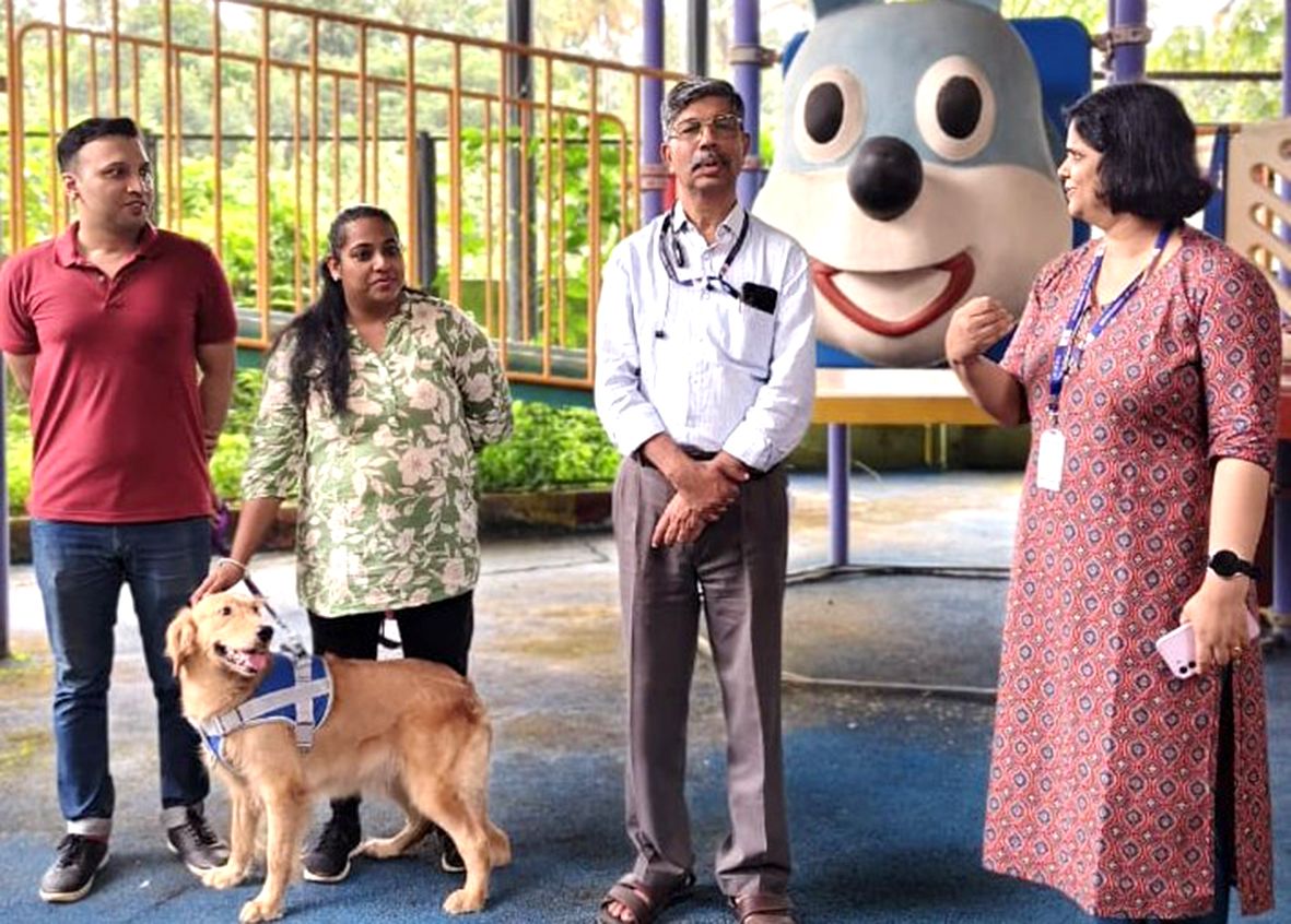 ഇരിങ്ങാലക്കുട കല്ലേറ്റുംകരയിലെ നിപ്‌മറിൽ അനിമൽ അസിസ്റ്റഡ്  തെറാപ്പിക്ക്‌ കൊണ്ടുവന്ന നായ