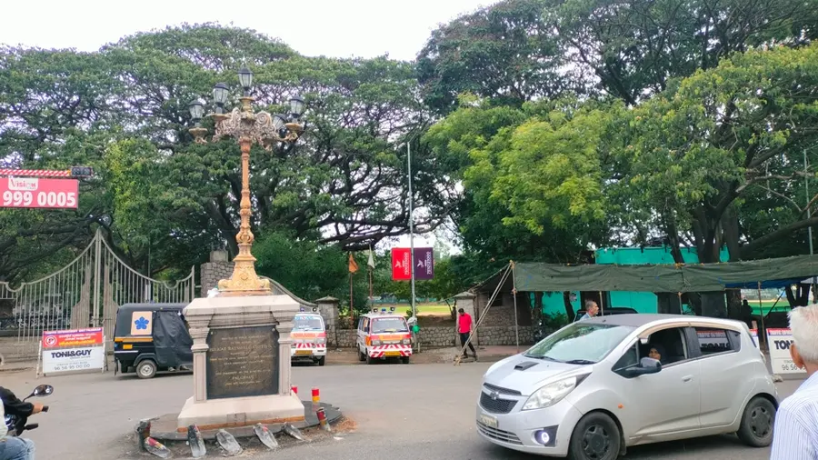 പാലക്കാട് കോട്ടമെെതാനത്തിന് സമീപത്തെ അഞ്ചുവിളക്ക് സ്മാരകം