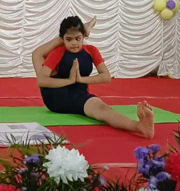 ആൻ മൂക്കൻ യോഗ പ്രദർശനത്തിനിടെ 