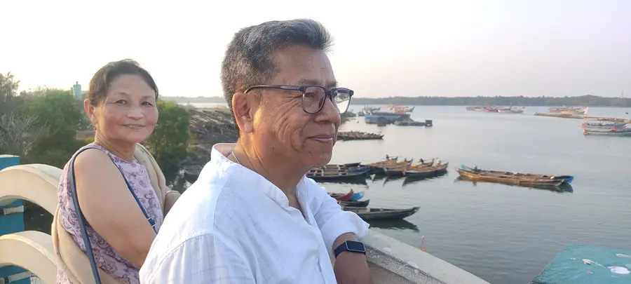 റോബിൻ എസ് ങാങ്ഗോമും ഭാര്യ സുമിതയും ഫോട്ടോ: അൻവർ അലി