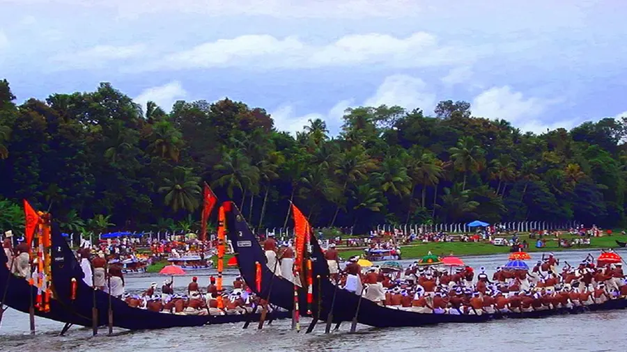 aranmula vallamkali