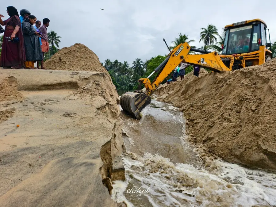 കൊടുങ്ങല്ലൂരിലെ തീരദേശത്തെ വെള്ളക്കെട്ടൊഴിവാക്കാൻ അറപ്പത്തോട് പൊട്ടിക്കുന്നു