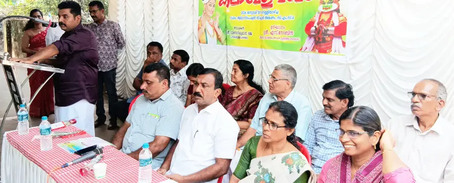 സിഒഎ ജില്ലാ സമ്മേളനത്തോടനുബന്ധിച്ച്‌ ചേർത്തല ആർദ്ര ബഡ്‌സ്‌ സ്‌കൂളിൽ സംഘടിപ്പിച്ച കലോത്സവം  നഗരസഭാധ്യക്ഷൻ എസ്‌ സോബിൻ ഉദ്‌ഘാടനംചെയ്യുന്നു