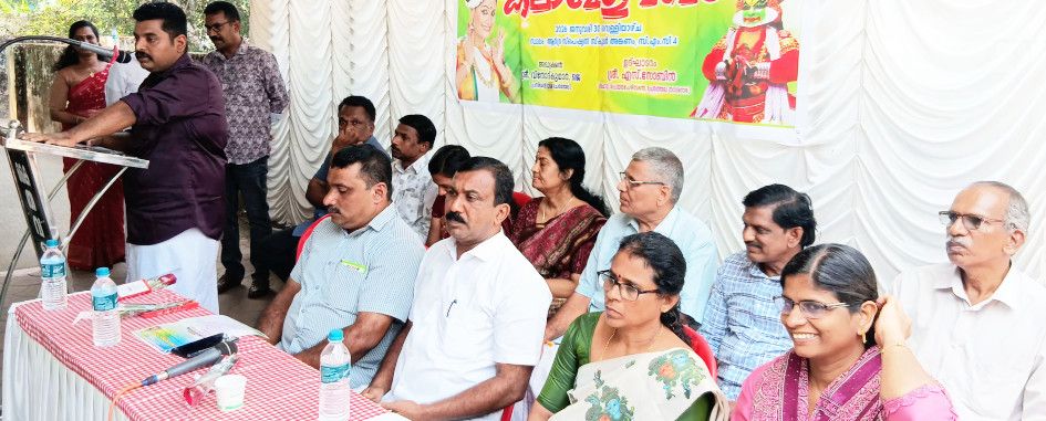 സിഒഎ ജില്ലാ സമ്മേളനത്തോടനുബന്ധിച്ച്‌ ചേർത്തല ആർദ്ര ബഡ്‌സ്‌ സ്‌കൂളിൽ സംഘടിപ്പിച്ച കലോത്സവം  നഗരസഭാധ്യക്ഷൻ എസ്‌ സോബിൻ ഉദ്‌ഘാടനംചെയ്യുന്നു