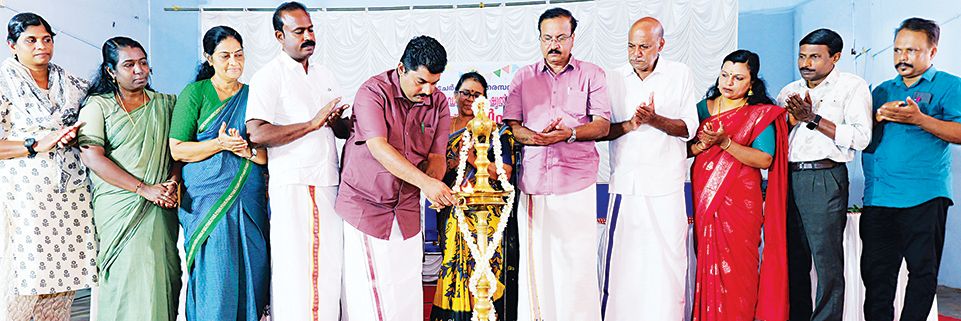 ചേർത്തല നഗരസഭ ആർദ്ര സ്‌പെഷ്യൽ സ്‌കൂൾ വാർഷികാഘോഷം നഗരസഭാധ്യക്ഷൻ എസ്‌ സോബിൻ ഉദ്‌ഘാടനംചെയ്യുന്നു