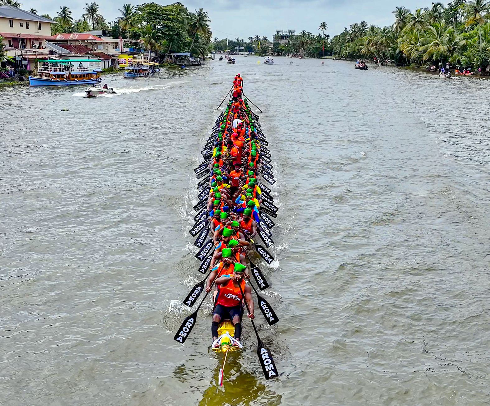 അരോമ ബോട്ട്‌ ക്ലബ്ബിന്റെ അരോമ ചുണ്ടൻ  പരിശീലനത്തിൽ