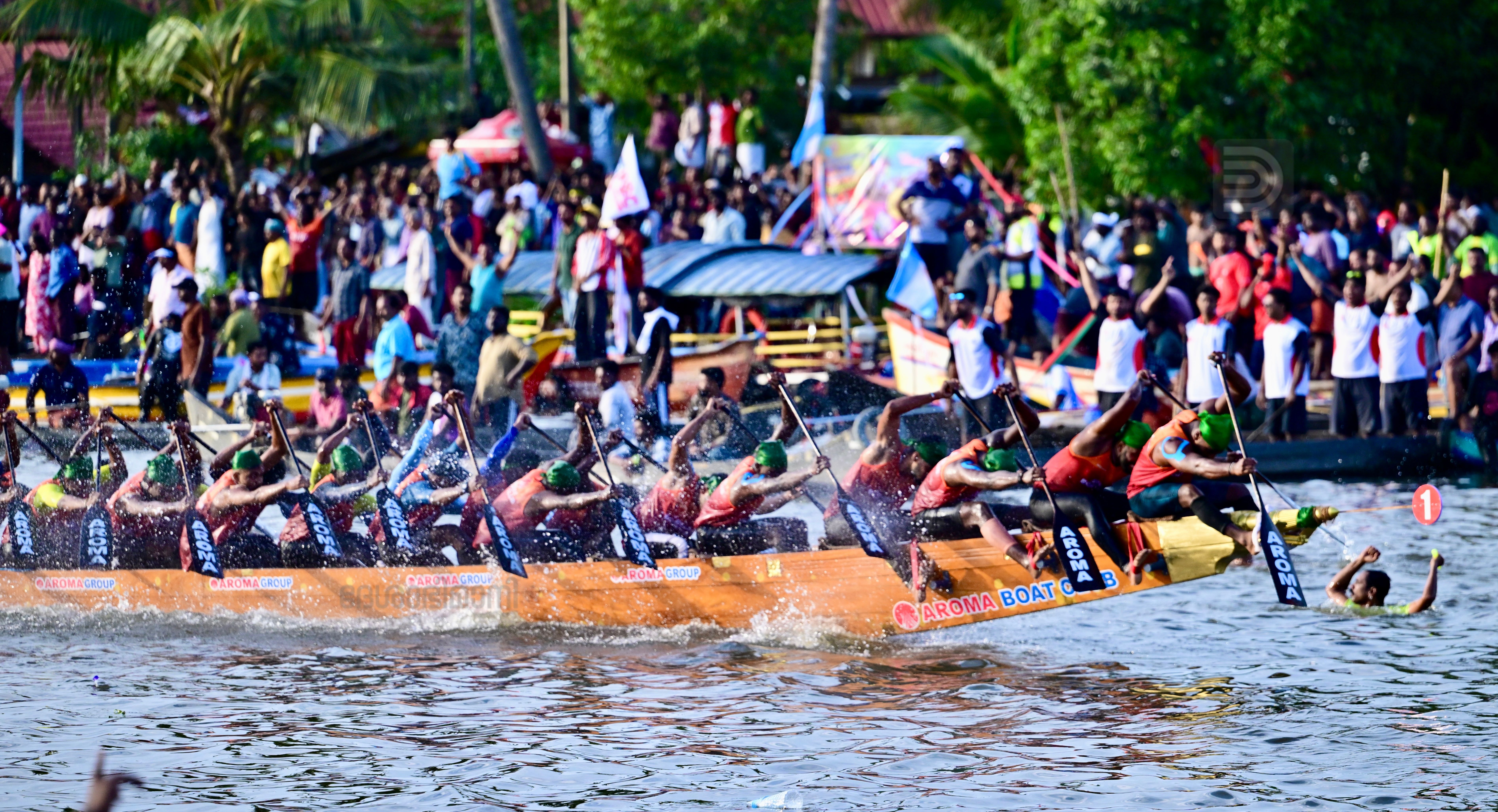 chambakkulam moolam boat race