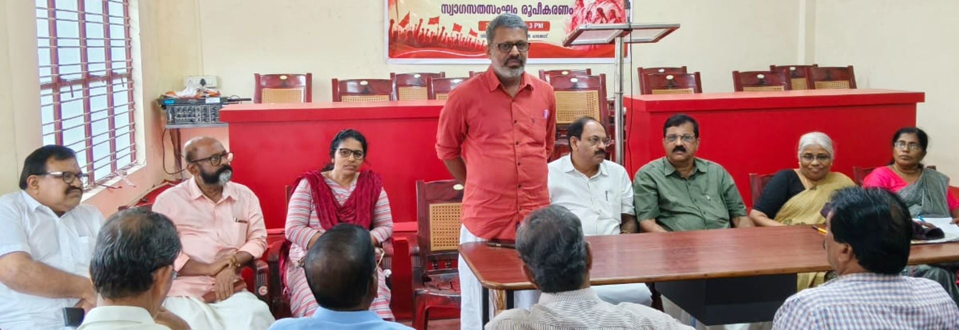 ആശാ വർക്കേഴ്സ് ഫെഡറേഷൻ സംസ്ഥാന സമ്മേളനത്തിന്റെ സംഘാടകസമിതി രൂപീകരണ യോഗം  സിപിഐ എം ജില്ലാ സെക്രട്ടറി ഇ എൻ സുരേഷ്ബാബു ഉദ്ഘാടനം ചെയ്യുന്നു