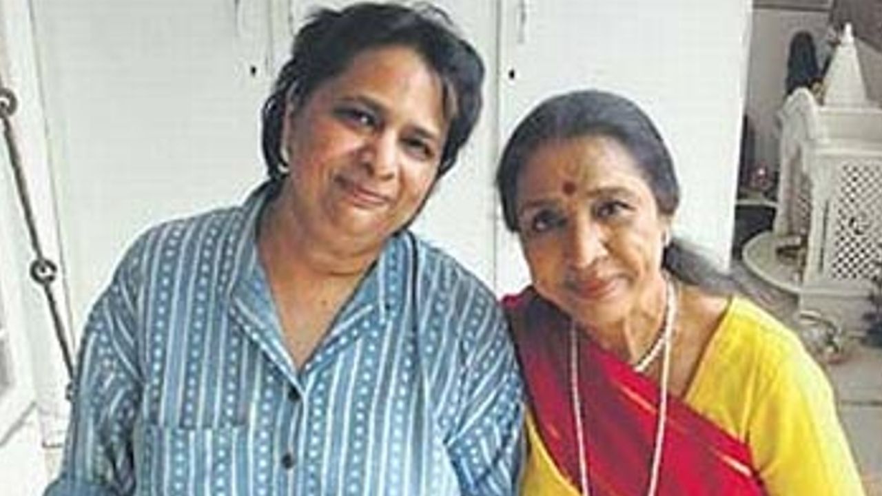 asha bhosle with daughter