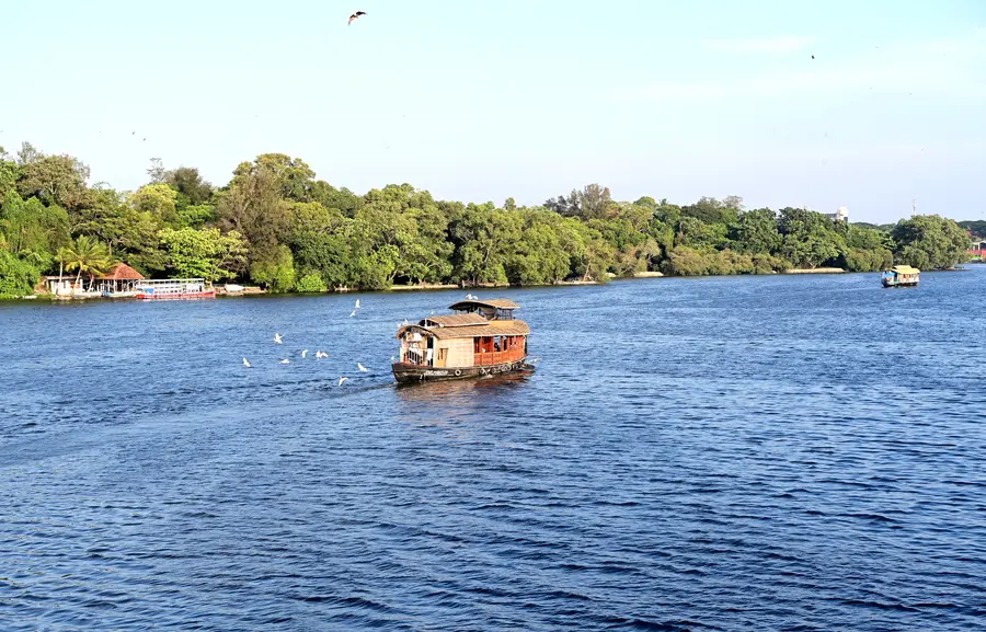 അഷ്ടമുടിക്കായൽ