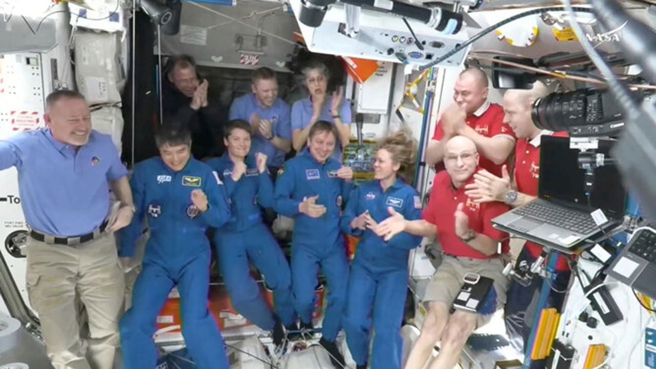 astronauts in iss