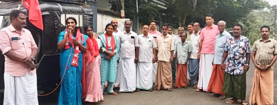 അതിരപ്പിള്ളി ജില്ലാ പഞ്ചായത്ത്‌ ഡിവിഷൻ എൽഡിഎഫ്‌ സ്ഥാനാർഥി സി ജി സിനി ടീച്ചർക്ക് മേച്ചിറയിൽ നൽകിയ സ്വീകരണം