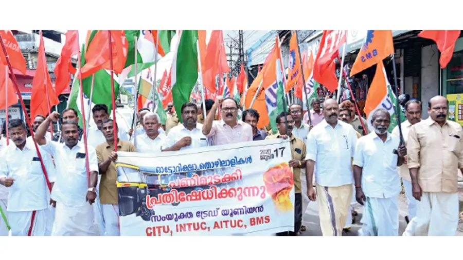 ഓട്ടോറിക്ഷ തൊഴിലാളികൾ പണിമുടക്കി