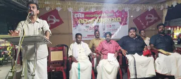 ഓട്ടോ, ടാക്സി, ടെമ്പോ വർക്കേഴ്സ് യൂണിയൻ വാഹന പ്രചാരണ ജാഥ സമാപനം
സിഐടിയു ഏരിയ സെക്രട്ടറി എം കെ മനോജ് ഉദ്ഘാടനംചെയ്യുന്നു
