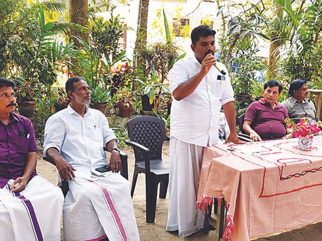 ബാലസംഘം ചേർത്തല ഏരിയ കാർണിവൽ നഗരസഭാധ്യക്ഷൻ  എസ്‌ സോബിൻ ഉദ്‌ഘാടനംചെയ്യുന്നു