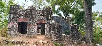 തകർന്ന കൊട്ടാരം