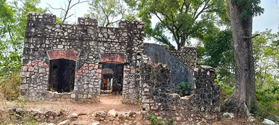 തകർന്ന കൊട്ടാരം