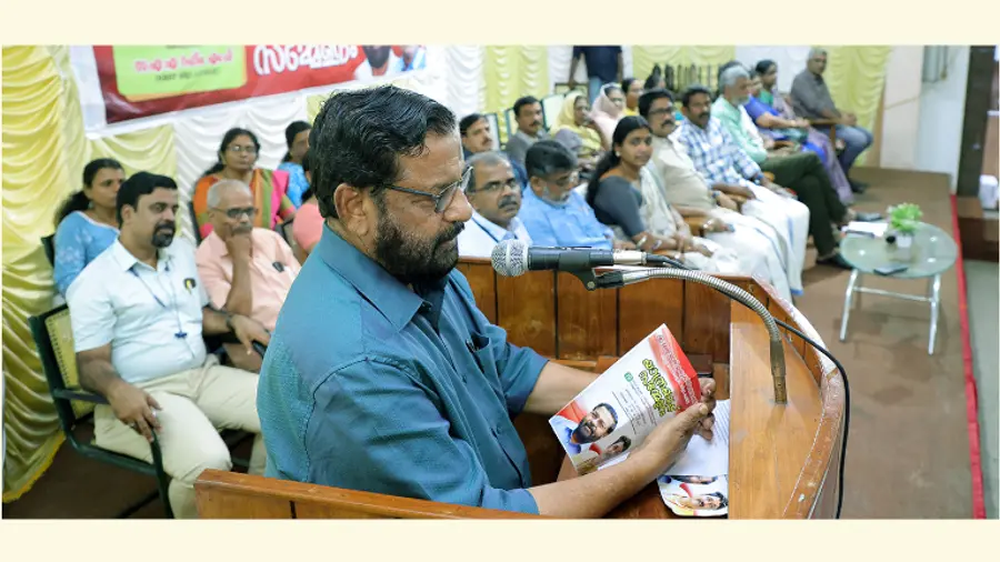 കേരള ബാങ്ക് എംപ്ലോയീസ് ഫെഡറേഷന്റെ വിരമിച്ച അംഗങ്ങൾക്ക് നൽകിയ  യാത്രയയപ്പ്‌ സംസ്ഥാന പ്രസിഡന്റ് കടകംപള്ളി സുരേന്ദ്രൻ ഉദ്ഘാടനം ചെയ്യുന്നു