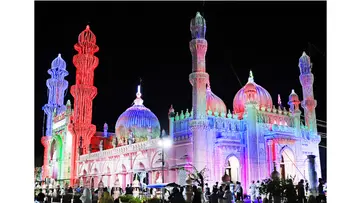 ഉറൂസിന്റെ ഭാ​ഗമായി അലങ്കരിച്ച ബീമാപള്ളി