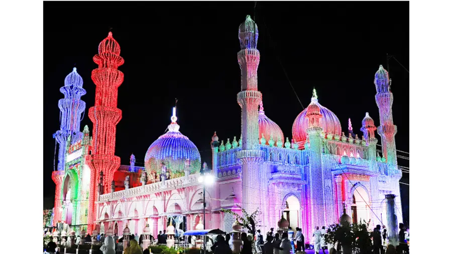 ഉറൂസിന്റെ ഭാ​ഗമായി അലങ്കരിച്ച ബീമാപള്ളി