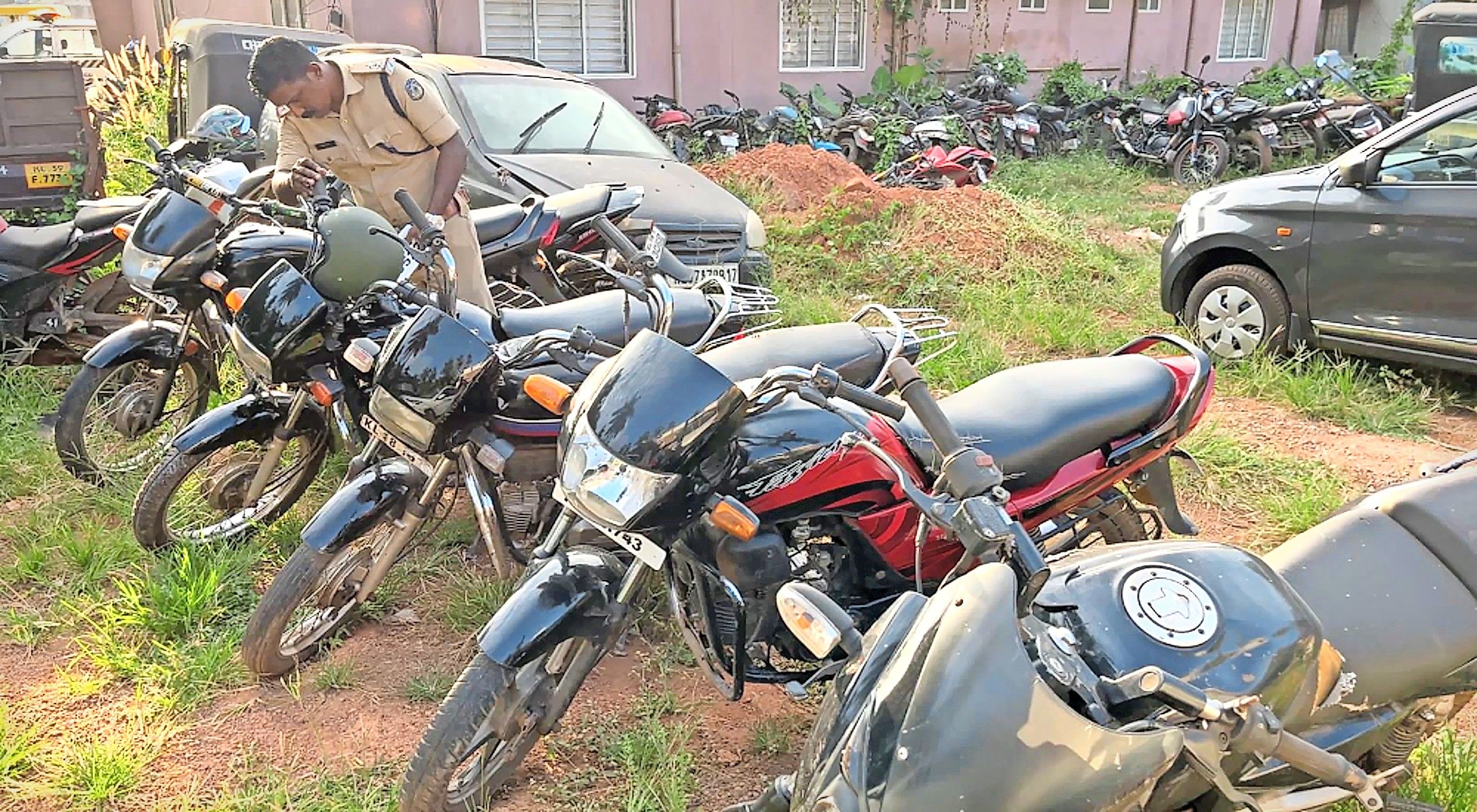 വിദ്യാർഥികൾ മോഷ്ടിച്ച ബൈക്കുകൾ