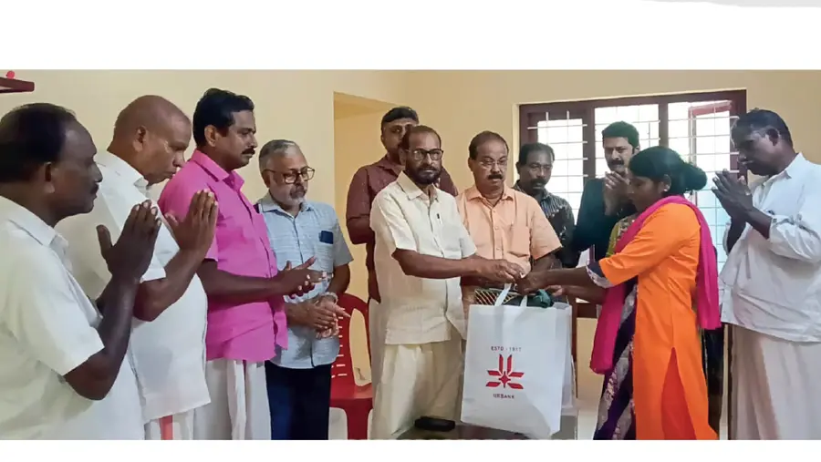 വീട്ടുപകരണങ്ങൾ നൽകി