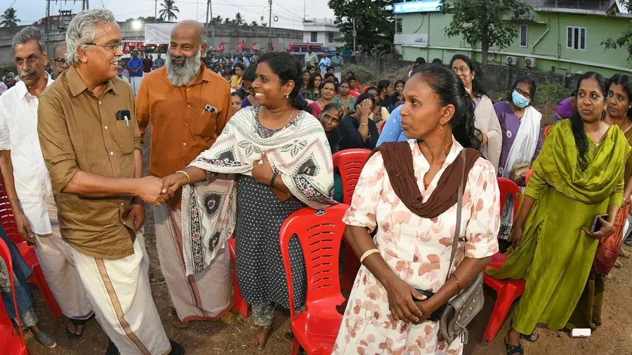 binoy viswam kollam.jpg