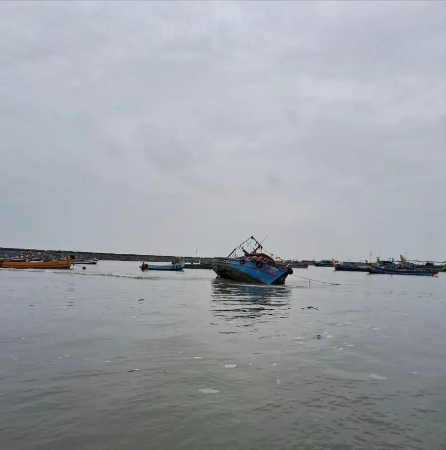 ബോട്ട് തകർന്നു