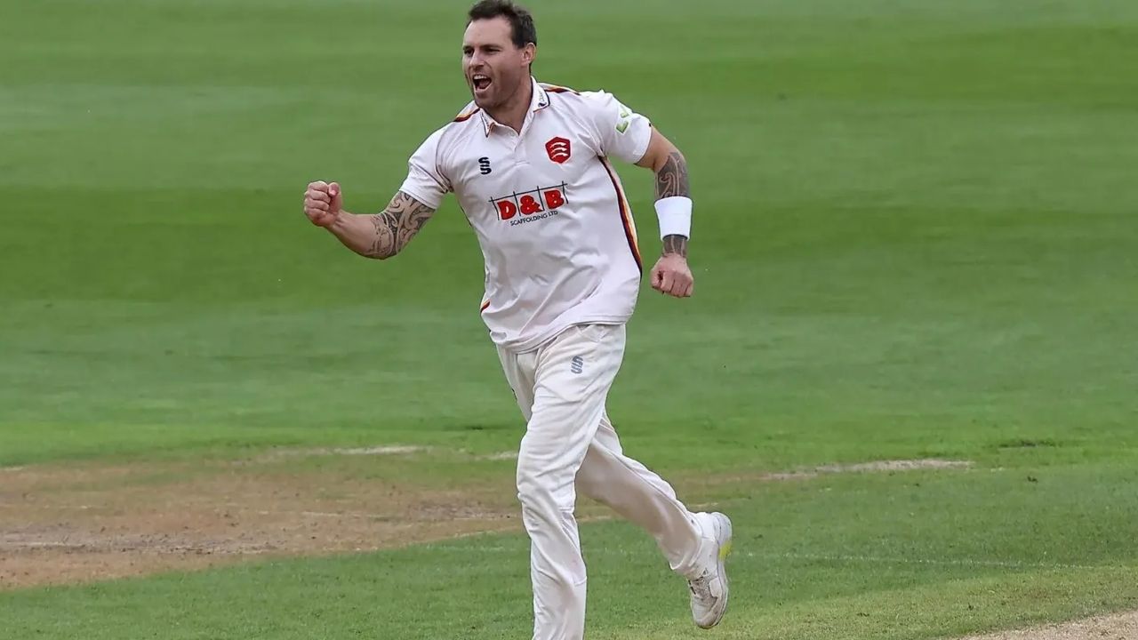 Doug-Bracewell-Ban