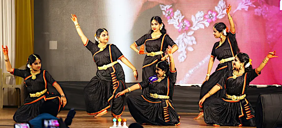 കേരള ബ്രാഹ്മണ സഭ സംസ്ഥാന കലോത്സവത്തിൽ അരങ്ങേറിയ സംഘനൃത്ത മത്സരത്തിൽ നിന്ന്