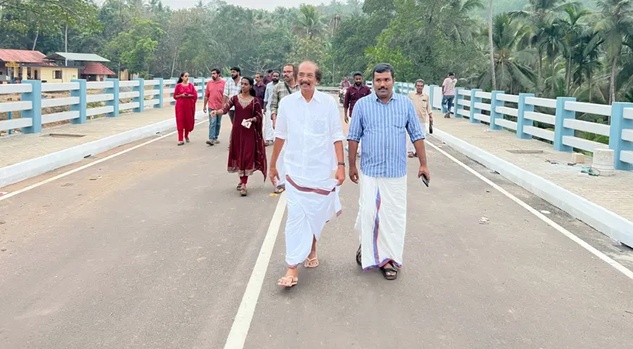 മൂഴിക്കൽ ലോക്ക് കം ബ്രിഡ്ജ് കെ പി കുഞ്ഞമ്മദ് കുട്ടി എംഎല്എയുടെ നേതൃത്വത്തിൽ സന്ദർശിക്കുന്നു