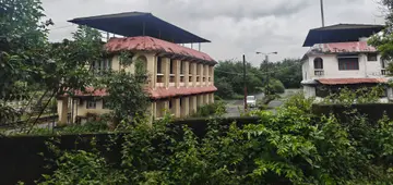 ഉപയോഗശൂന്യമായ കെട്ടിടങ്ങൾ