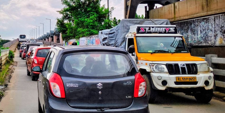 തണ്ണീർമുക്കം ബണ്ടിൽ ശനി ഉച്ചകഴിഞ്ഞ്‌ അനുഭവപ്പെട്ട ഗതാഗതക്കുരുക്ക്‌