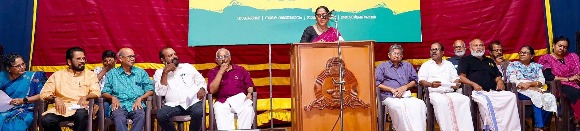 പ്രൊഫ. എം മുരളീധരൻ സ്‌മാരക നാടകോത്സവം സജിത മഠത്തിൽ ഉദ്‌ഘാടനം ചെയ്യുന്നു