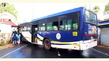 നെയ്യാറ്റിൻകരയിൽ അപകടത്തിൽപ്പെട്ട കെഎസ്ആർടിസി ബസ്