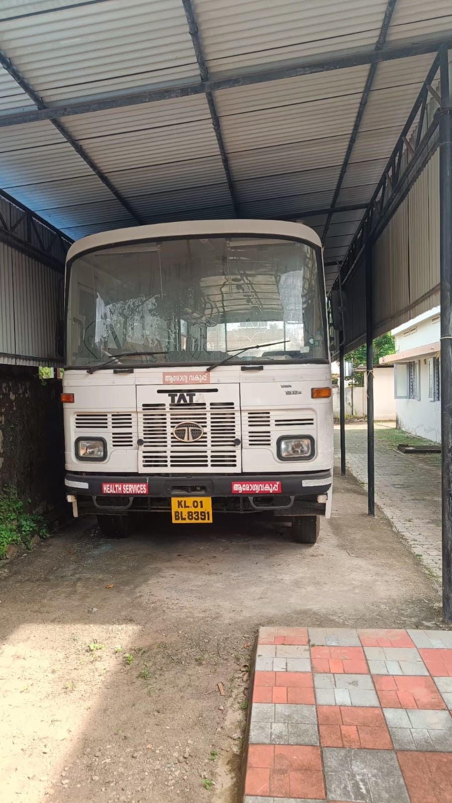 ആശ്രാമത്തെ നഴ്സിങ്‌ സ്കൂൾ ഷെഡിൽ കട്ടപ്പുറത്തായ ബസ്‌