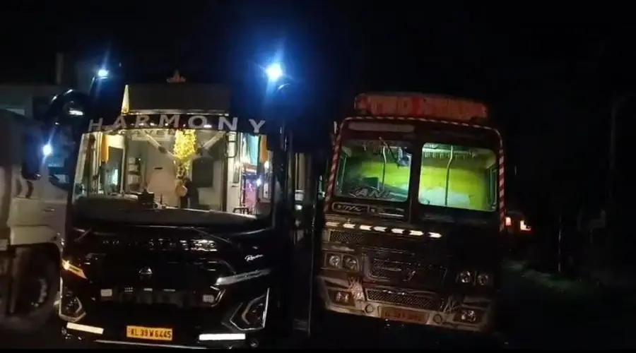 അപകടത്തിൽപ്പെട്ട ടൂറിസ്റ്റ് ബസ്