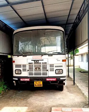 കട്ടപ്പുറത്തായ ആശ്രാമം സര്ക്കാര് ജനറല് നഴ്സിങ്
സ്കൂൾ ബസ്