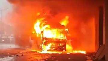 bus fire mumbai