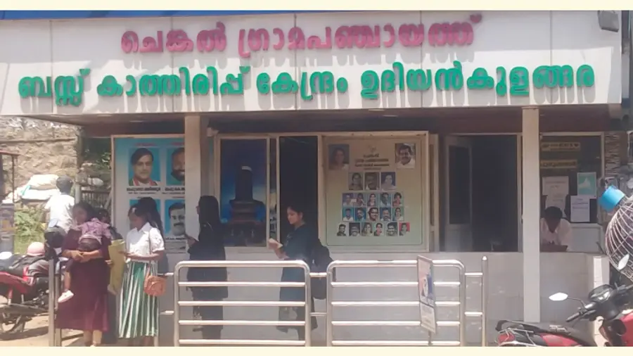 ചെങ്കൽ പഞ്ചായത്ത് നിർമിച്ച ഇരിപ്പിടമില്ലാത്ത ബസ് കാത്തിരിപ്പ് കേന്ദ്രം