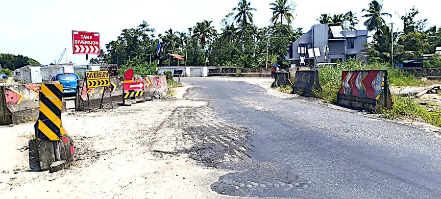 ദേശീയപാതയിൽ തോട്ടപ്പള്ളി സ്പില്വേയ്ക്ക് സമീപം അപകടം നടന്ന സ്ഥലം