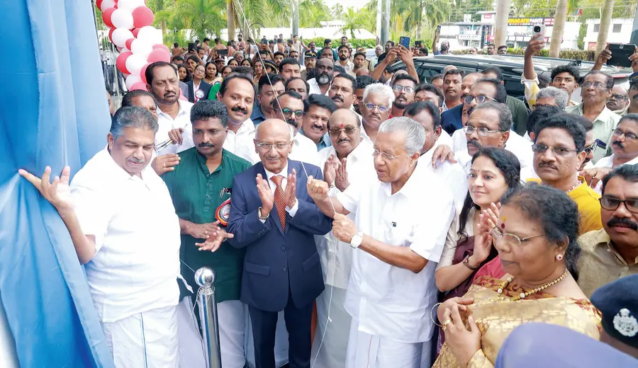 എൽമെക്സ് മൾട്ടി സ്പെഷ്യാലിറ്റി ഹോസ്പിറ്റൽ ആൻഡ് റിസർച്ച് സെന്റർ
മുഖ്യമന്ത്രി പിണറായി വിജയൻ ഉദ്ഘാടനംചെയ്യുന്നു