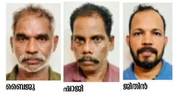 Foreign liquor and gambling in a locked house: Three arrested.