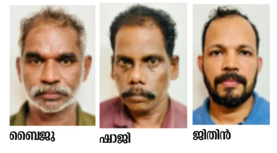 Foreign liquor and gambling in a locked house: Three arrested.