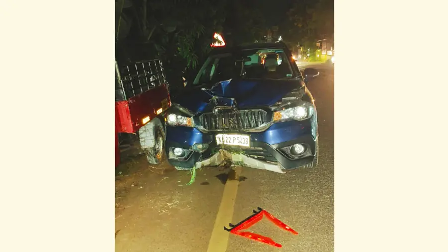നരിക്കലിനുസമീപം അപകടത്തിൽപ്പെട്ട കാർ