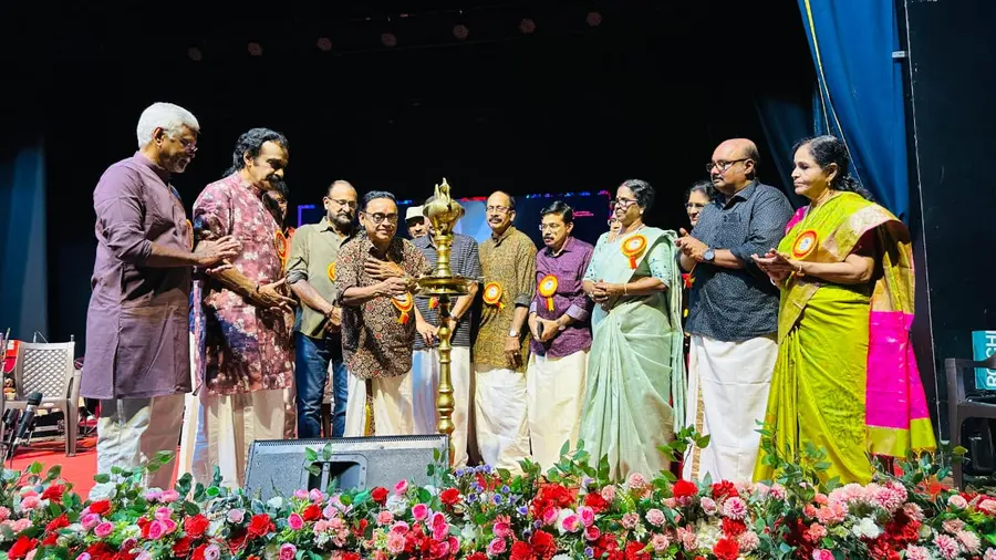 ഗീതം സംഗീതം കലാസാം സ്കാരിക വേദിയുടെ ആഭിമുഖ്യത്തിൽ സംഗീത സംവിധായകൻ ഔസേപ്പച്ചൻ –ഷിബു ചക്രവർത്തി എന്നിവരെ ആദരിക്കൽ ചടങ്ങ് വയലാർ ശരത് ചന്ദ്രവർമ ഉദ്ഘാടനം ചെയുന്നു