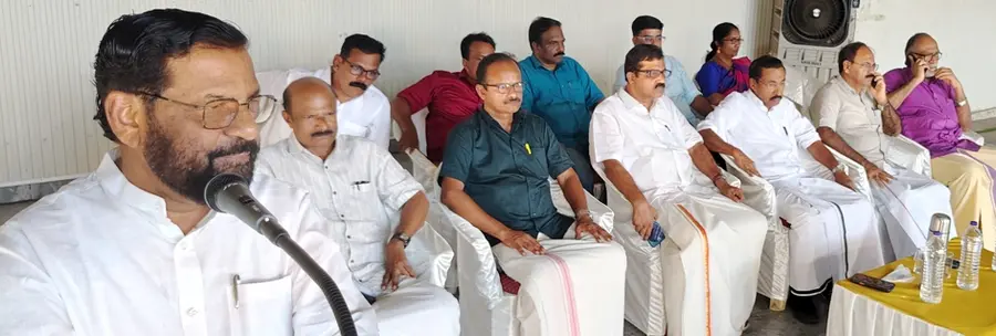 സിഐടിയു ജില്ലാ സമ്മേളനത്തിന്റെ ഭാഗമായി പട്ടാമ്പിയിൽ സംഘടിപ്പിച്ച "സഹകരണ മേഖല, വെല്ലുവിളിയും പ്രതിരോധവും" സെമിനാർ കടകംപള്ളി സുരേന്ദ്രൻ ഉദ്ഘാടനം ചെയ്യുന്നു
