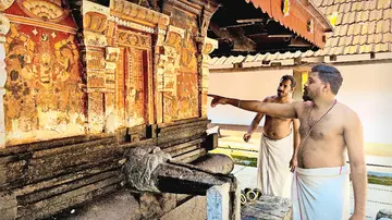 മണിയൂർ ശ്രീകൃഷ്ണ മഠം ക്ഷേത്രത്തിലെ ചുവർ ചിത്രങ്ങൾ