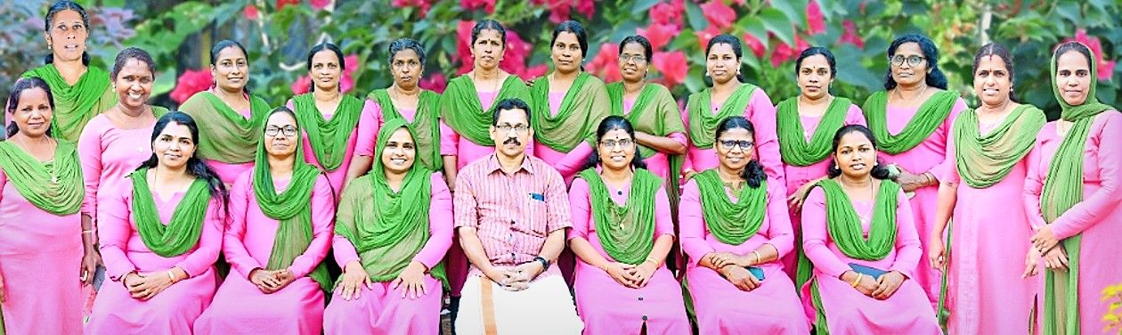 കോട്ടൂർ പഞ്ചായത്ത് കുടുംബശ്രീ സിഡിഎസ് അംഗങ്ങൾ പഞ്ചായത്ത് പ്രസിഡന്റ്  സി എച്ച് സുരേഷിനും  സിഡിഎസ് ചെയർ പേഴ്സൺ യു എം ഷീനയ്ക്കുമൊപ്പം 